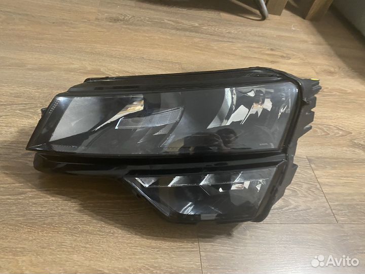 Фара левая Skoda Karog