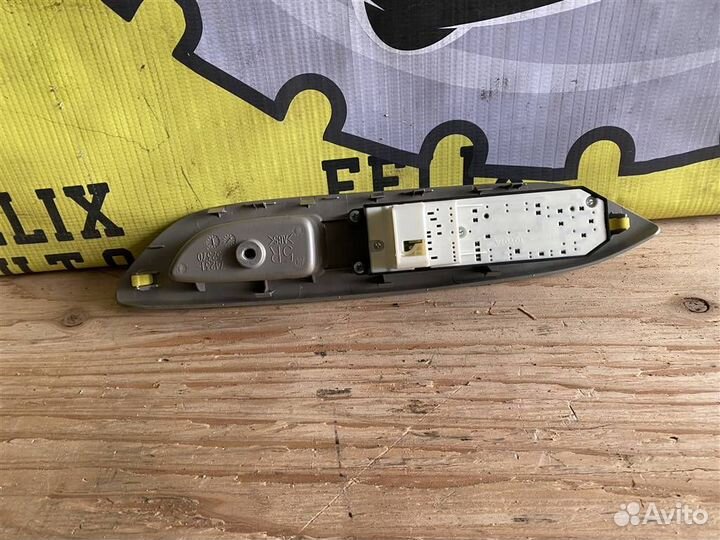 Блок управления стеклоподъемниками Toyota Belta