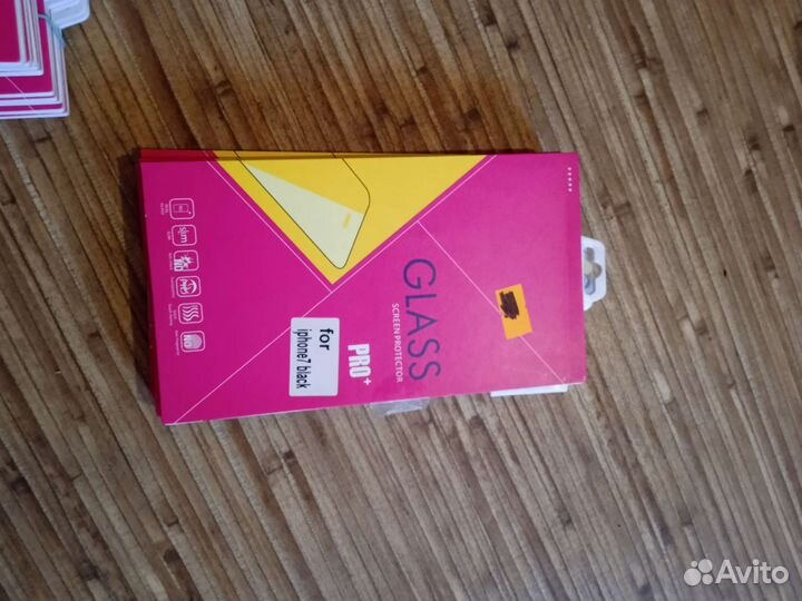 Защитные стекла на телефоны