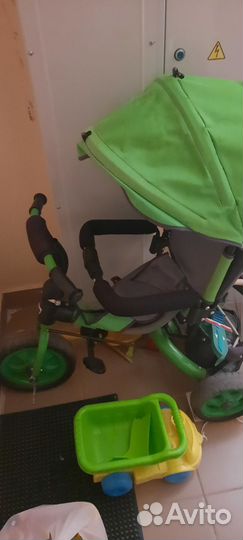 Детский велосипед с родительской ручкой