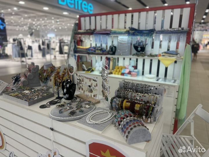 Продавец консультант на островок