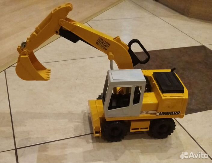 Экскаватор bruder