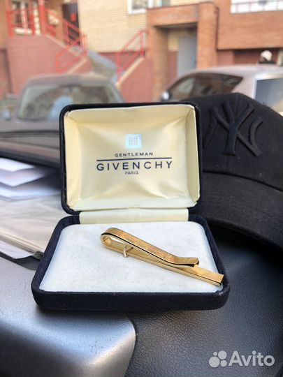 Запанка Givenchy Paris