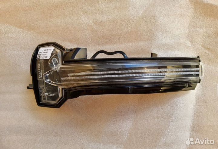 Поворотник зеркала передний правый верхний