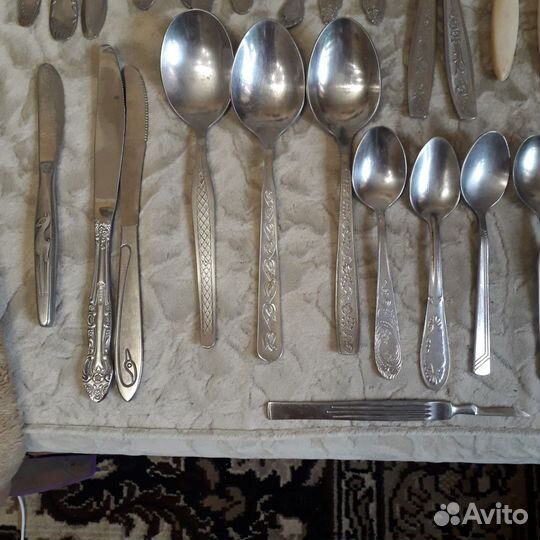 Вилки и чайные ложки с символами олимпиады 80