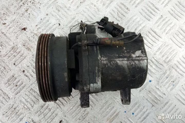 Компрессор кондиционера BMW 3 E36 64528390228