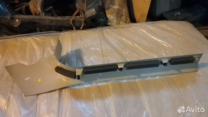 Накладка порога (внутренняя) Передняя левая A8