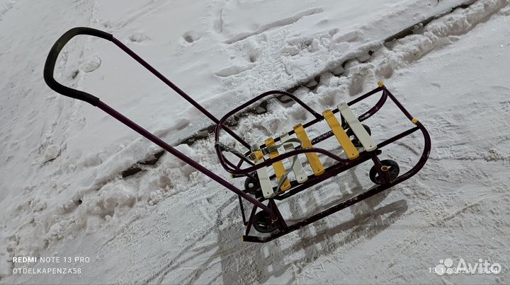 Детские санки с выдвижными колесами