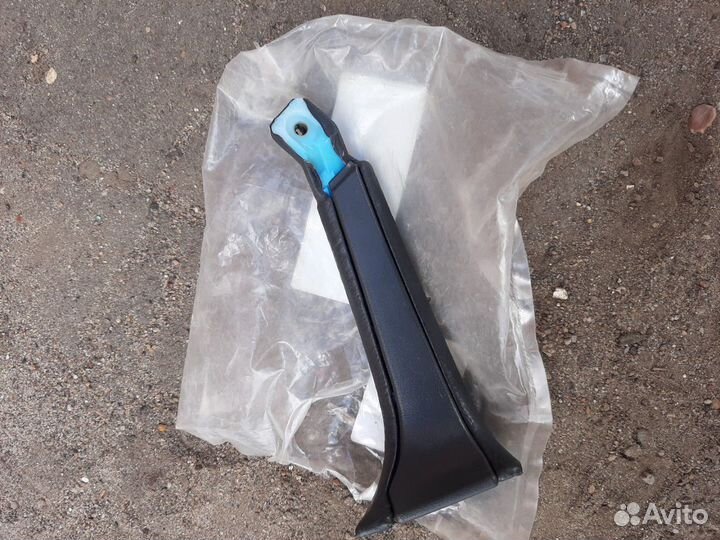 Ручка задней двери внутр справа новая Mercedes 210