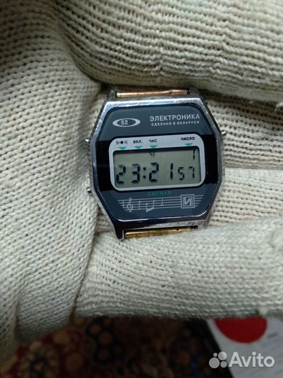 Часы электроника 52