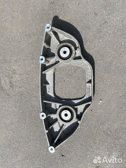 W213 Mercedes 63AMG лапа крепление редуктора задне