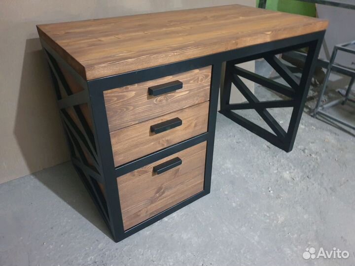 Стол письменный