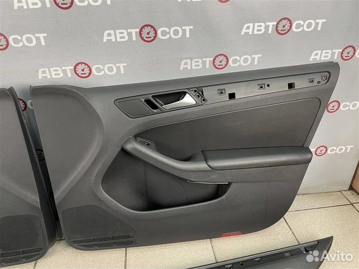 Дверные карты комплект VW Jetta 2011