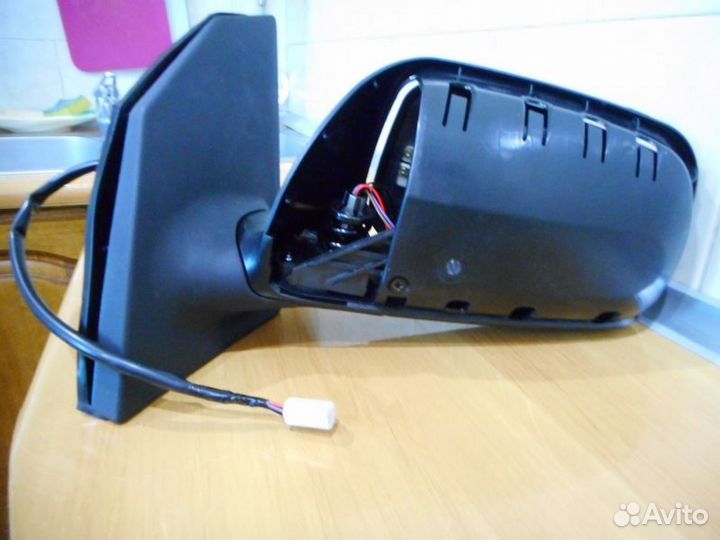 Боковое зеркало левое на toyota corolla 2000-2006г