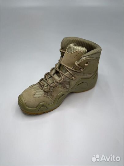 Трекинговые ботинки lowa средние