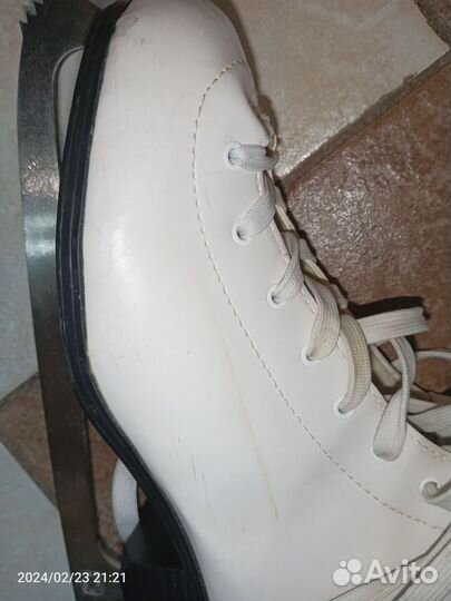 Коньки фигурные женские