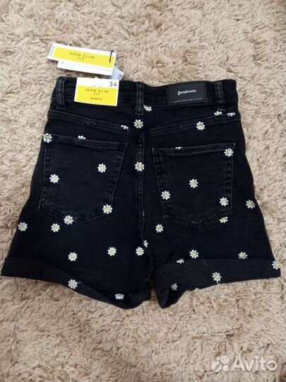 Stradivarius Новые джинсовые шорты с вышивкой