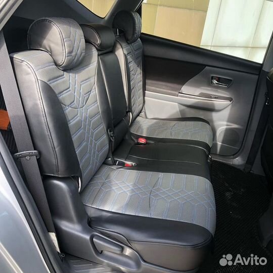 Чехлы Toyota Prius Alpha (мозайка)