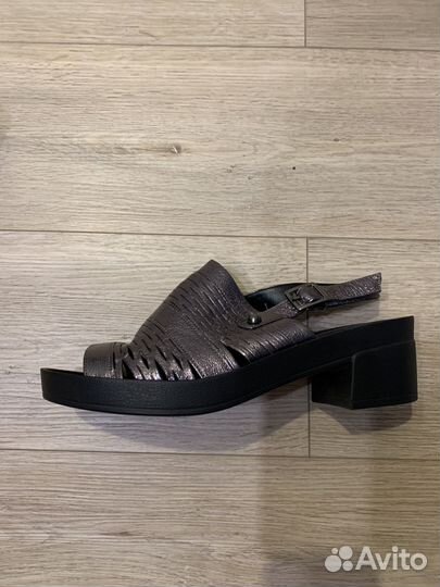 Босоножки женские