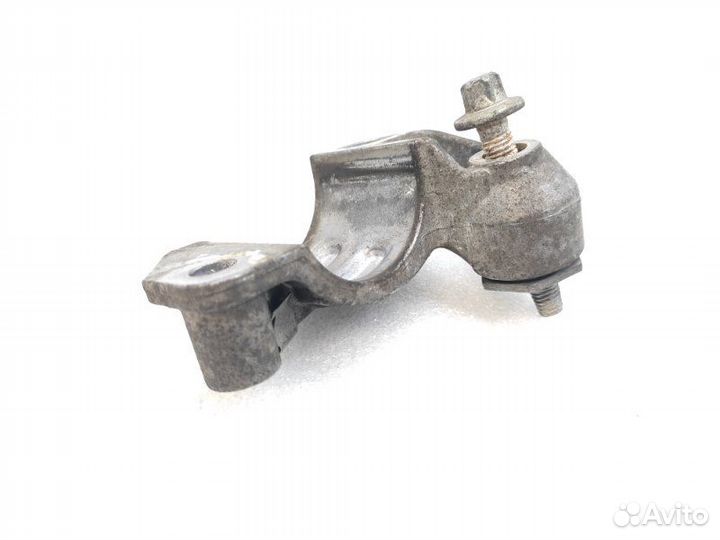 Кронштейн стабилизатора передний правый