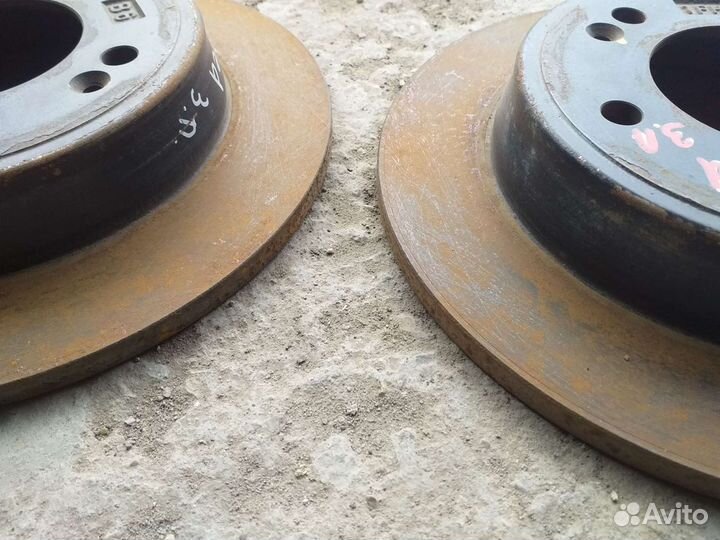 Диск тормозной задний Kia Ceed JD 2013 год