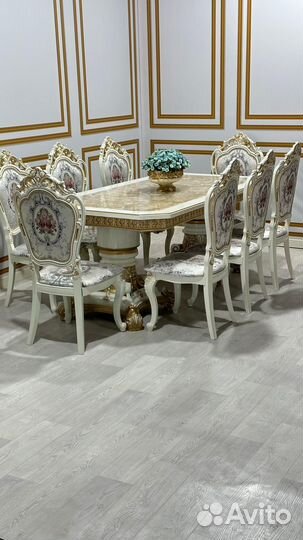 Стол и стулья