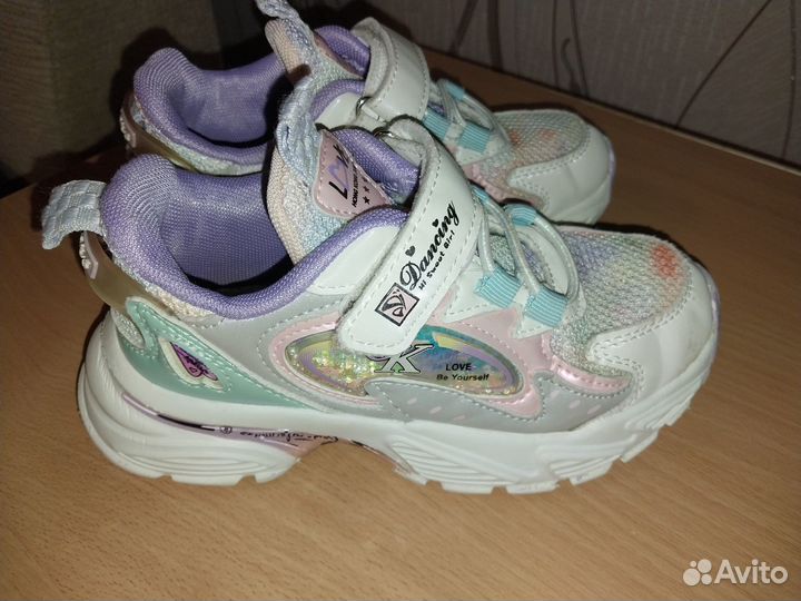 Кроссовки для девочки 30 размер