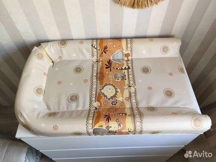 Пеленальный столик