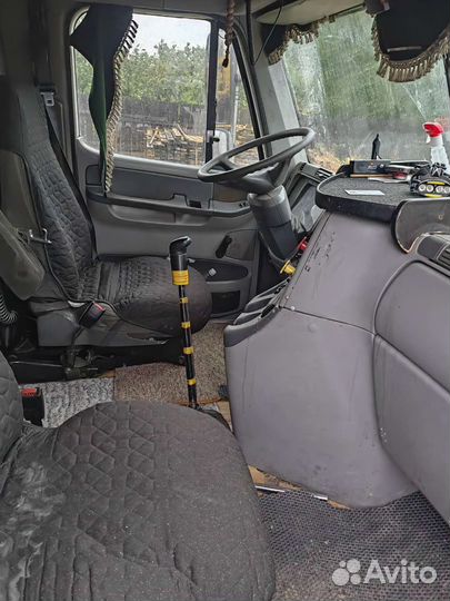 Freightliner FLC 120, 2004