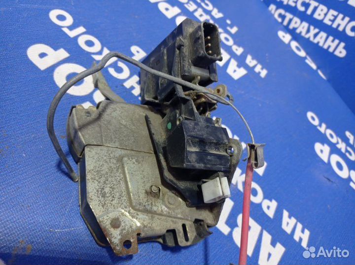 Передний правый замок двери Bmw E34 седан 1994