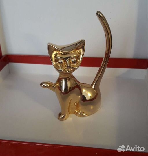 Статуэтка кошка