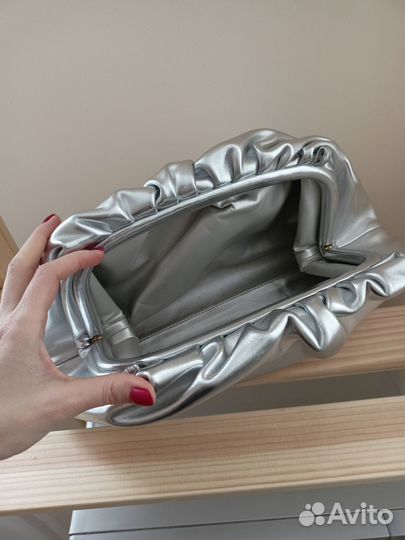 Клатч серебряный BV