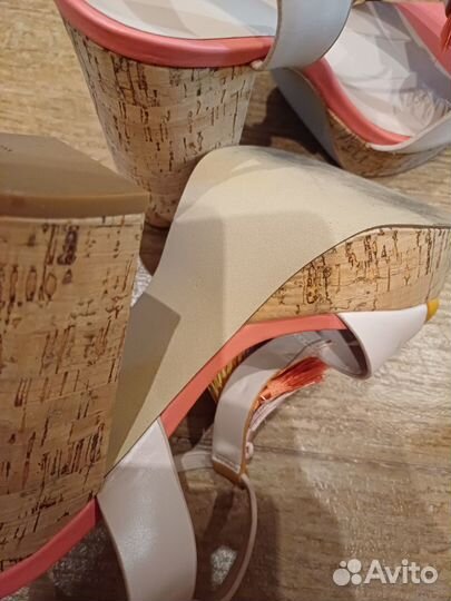 Босоножки женские