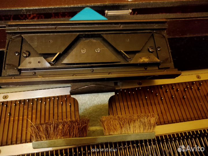 Плосковязальная ручная машина 