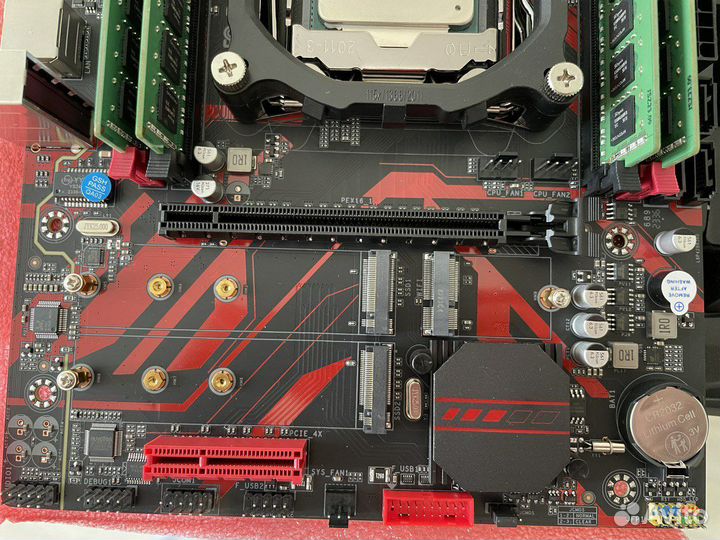 Материнская плата с процессором и памятью