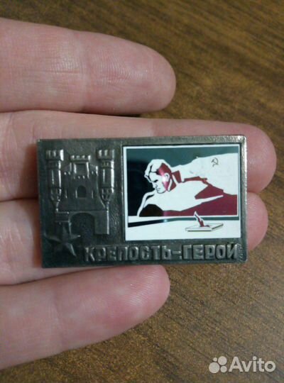 Значки Города Герои