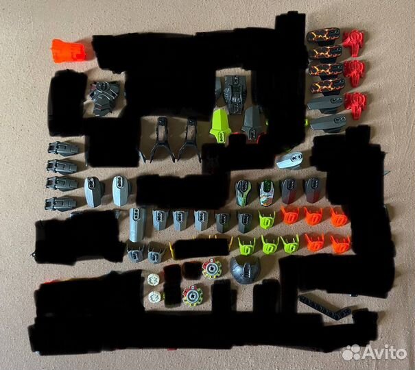 Много оригинальных деталей Bionicle