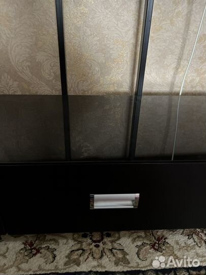 Стеклянная тумба под тв