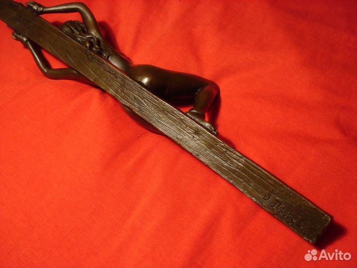 Привязанная Женщина к столбу Франция Эротика 30см