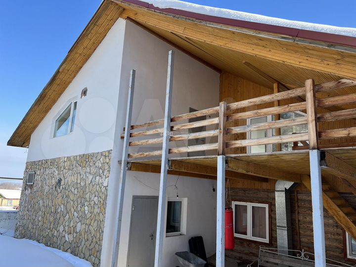 Дом 1236,9 м² на участке 23,7 сот.