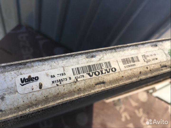 Радиатор охлаждения Volvo V40 2015