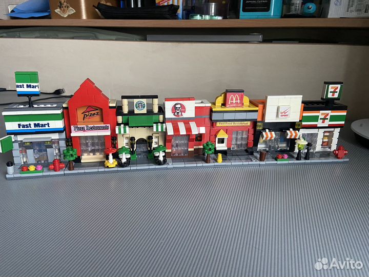 Миниатюры из конструктора, кафе, магазины