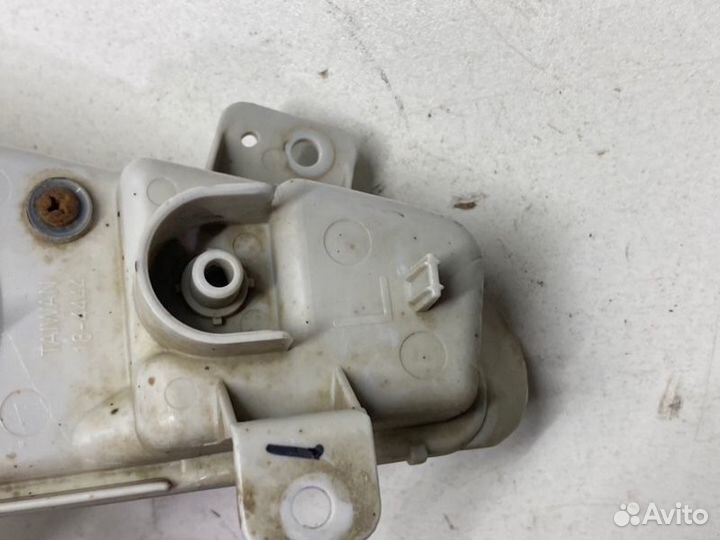 Поворотник в бампер передний левый Toyota Camry