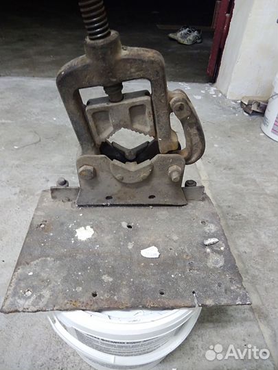 Тиски трубные-настольные