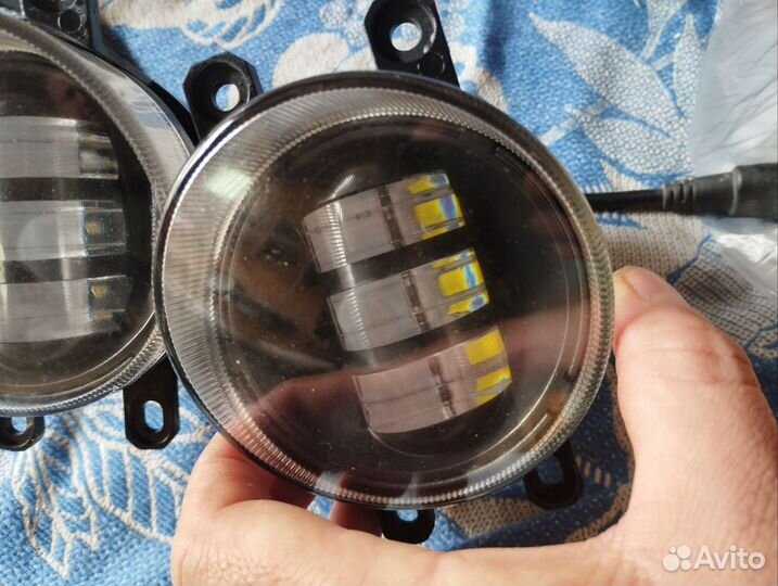 Противотуманки на Авенсис