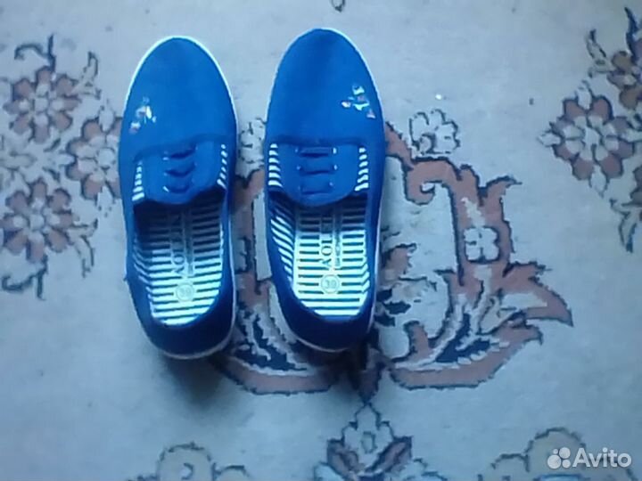 Спортивная женская обувь,мало б/у