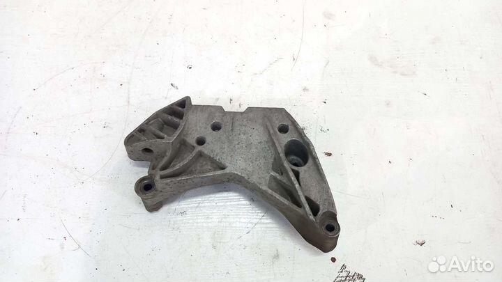 Кронштейн двигателя правый VAG