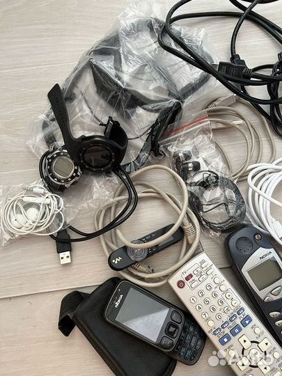 Зарядные устройства, телефоны и прочее