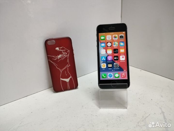 Мобильный телефон Apple iPhone SE (2016) 2/32 GB