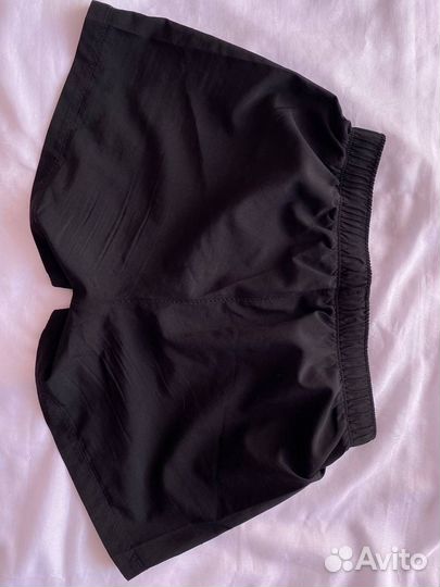 Женские спортивные шорты acics